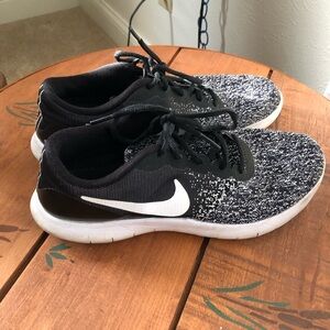 Nike Flex Contact Womens Running Shoe 8.5 black white